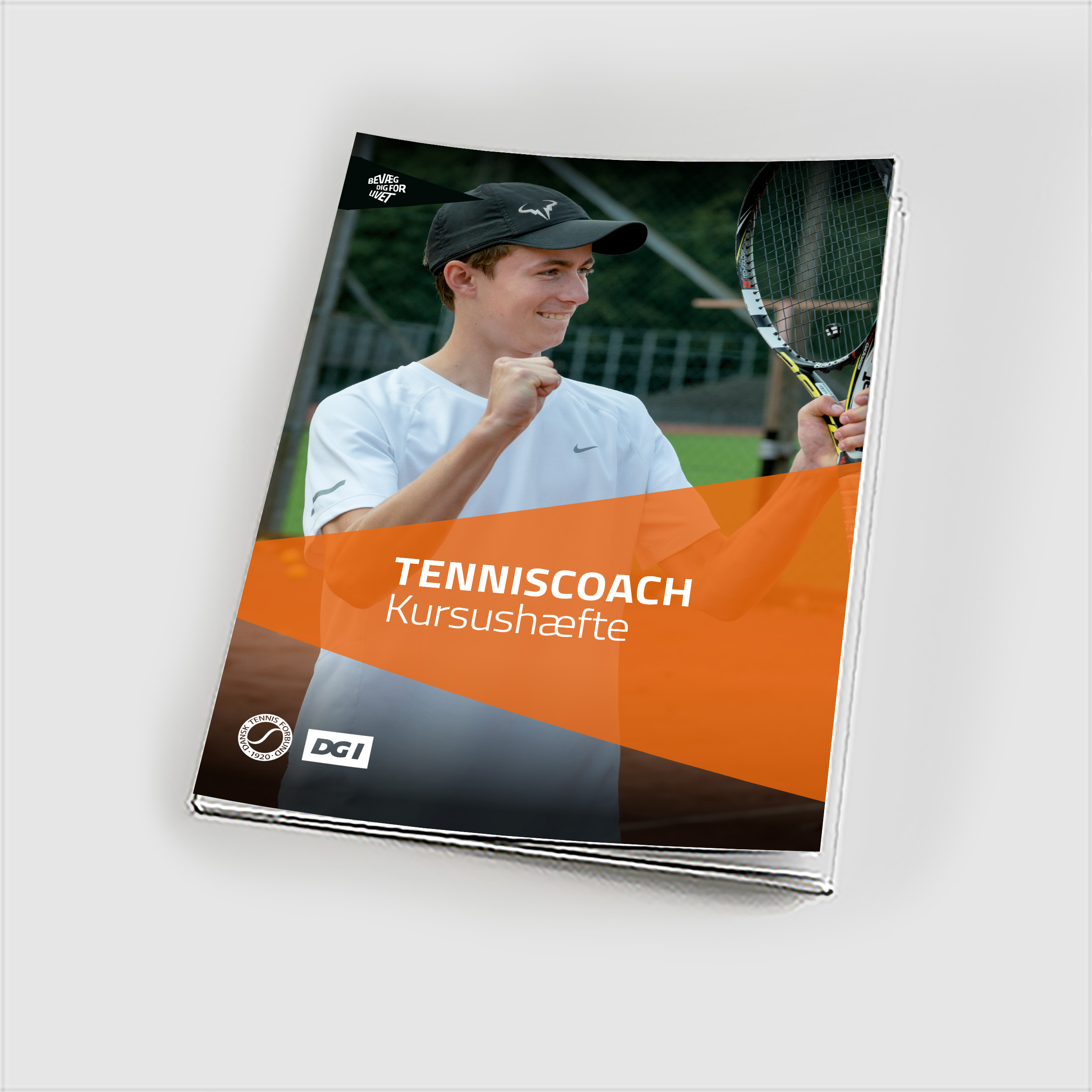 80565 Tenniscoach Kursushæfte.jpg