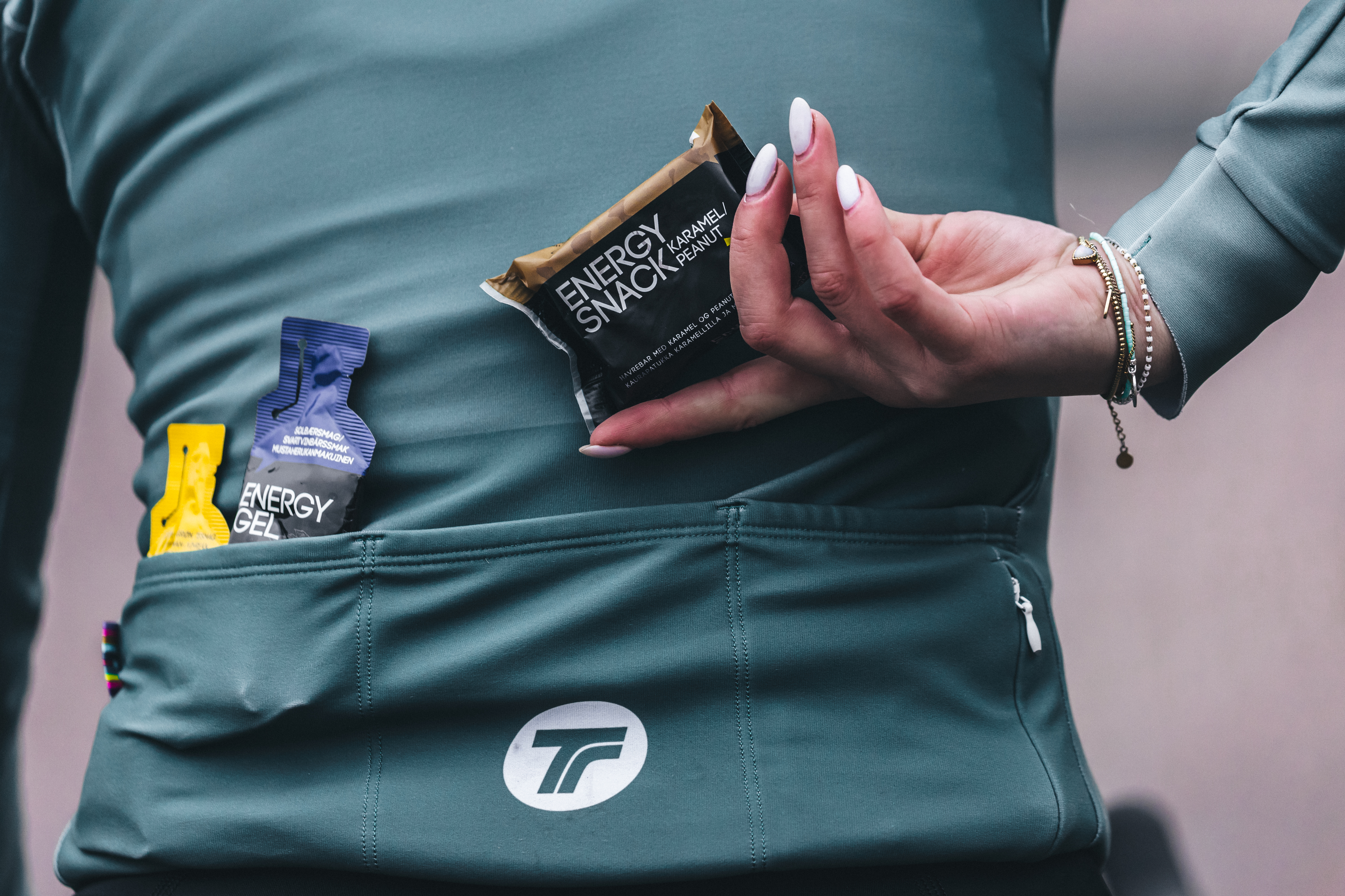 En PurePower Energy Snack indeholder ca. 35 gram kulhydrat, mens en Energy Gel indeholder ca. 25 gram kulhydrat.