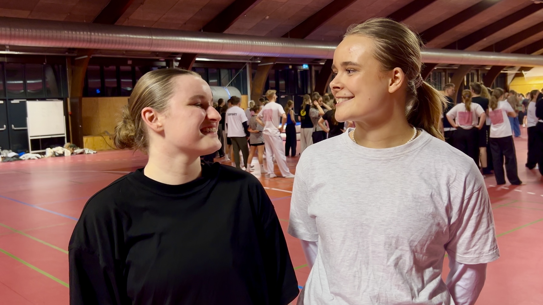 Agnete og Amalie har været på holdet i tre år nu og oplever, at holdet har fået så godt et ry, at andre gerne vil se deres opvisninger